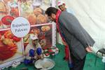 The Union Minister for Minority Affairs, Shri Mukhtar Abbas Naqvi visiting the Stalls, at Hunar Haat, at Islam Gymkhana Marine Lines, in Mumbai on January 08, 2018.