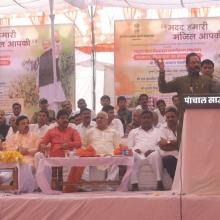 The Minister of State for Minority Affairs (Independent Charge) and Parliamentary Affairs, Shri Mukhtar Abbas Naqvi unveiling the plaque to inaugurate the Staff Quarters at Mewat Model School, in Haryana on September 29, 2016.