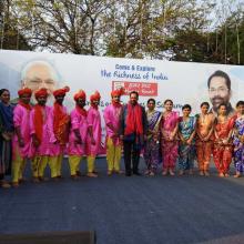 The Union Minister for Minority Affairs, Shri Mukhtar Abbas Naqvi visiting the Stalls, at Hunar Haat, at Islam Gymkhana Marine Lines, in Mumbai on January 08, 2018.