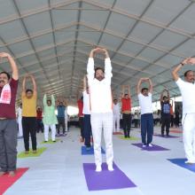 performed Yoga with Jharkhand CM Shri Raghubar  Das & a large number of people from all walks of life on the occasion of International Yoga Day at Prabhat Tara Maidan, Dhurwa in Ranchi.