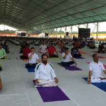 performed Yoga with Jharkhand CM Shri Raghubar  Das & a large number of people from all walks of life on the occasion of International Yoga Day at Prabhat Tara Maidan, Dhurwa in Ranchi.