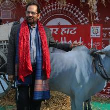 The Union Minister for Minority Affairs, Shri Mukhtar Abbas Naqvi visiting the Stalls, at Hunar Haat, at Islam Gymkhana Marine Lines, in Mumbai on January 08, 2018.