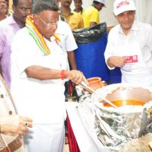 Dated: 25.09.2017, I along with Puducherry Chief Minister Shri V Narayanasamy inaugurated Hunar Haat, being organised by Minority Affairs Ministry at Puducherry.